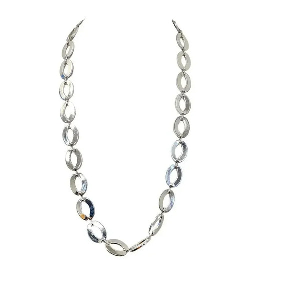American Vintage Jewelry - Vintage Silver Oval Metal Necklace with Silver Tone Clasp – 22 inch Approx